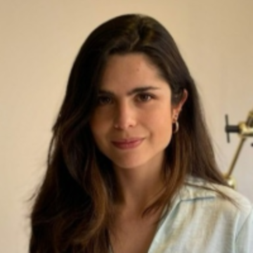 Laura M González